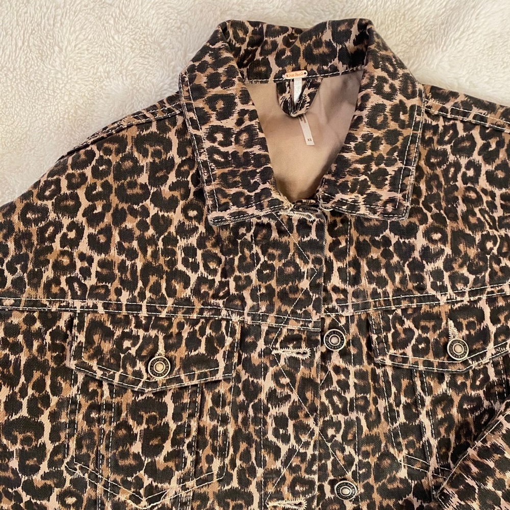 Free People Cheetah Printed Cropped Denim Jacket - Picture 8 of 8
